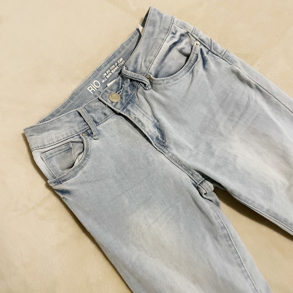 CAPRIS/CROPPED PUSH UP JEANS